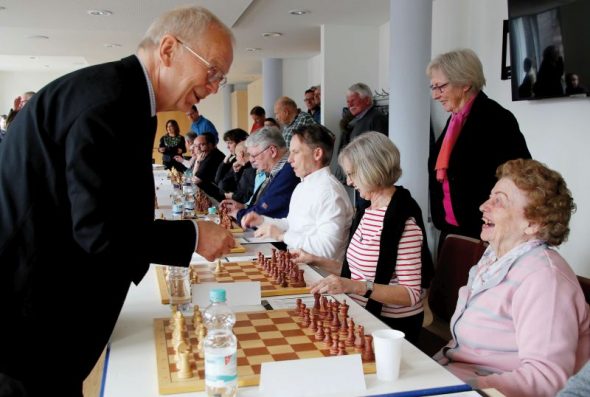 Kuppenheimer Simultan auf Chessbase.de