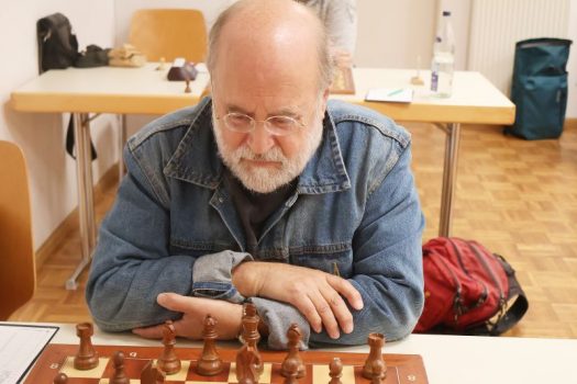 Roos liegt auf geteiltem dritten Platz